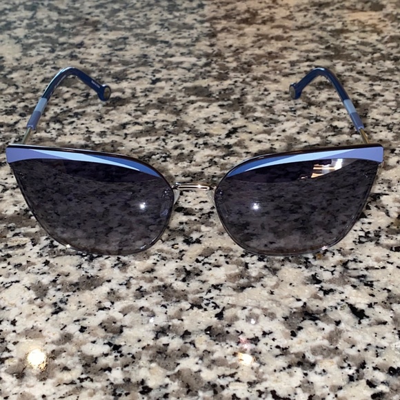 New Authentic Carolina Herrera Designer Sunglasses — SHE-147 - Picture 3 of 7